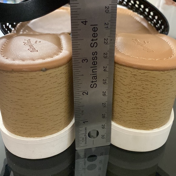 Universal Thread wedge sandal. Size 8.5 - Picture 4 of 6